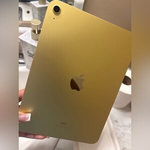 Apple iPad in Yellow